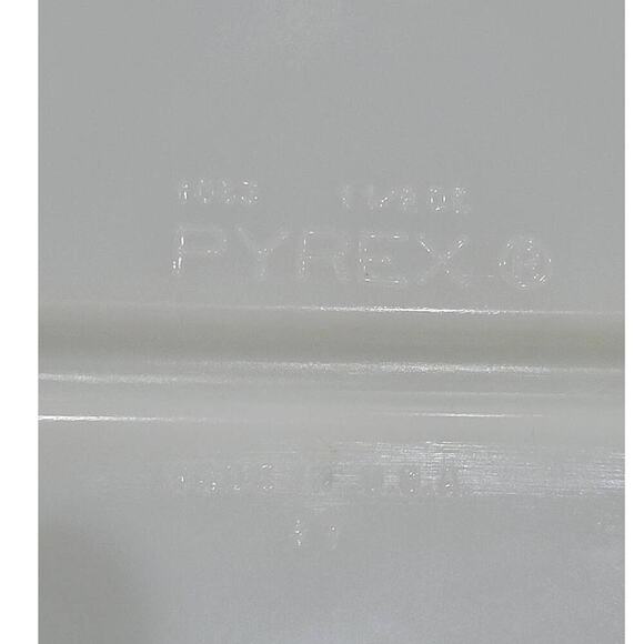 Pyrex Vintage Divided Oval Serving Baking Milk Glass Dish‎ 1.5qt White - Picture 6 of 7